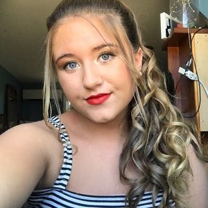 Meet your Posher, Michaela